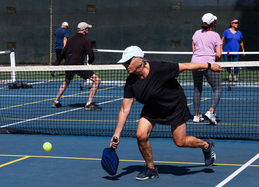 Pickleball for Seniors: The Benefits of Playing and How to Get Started - des couples